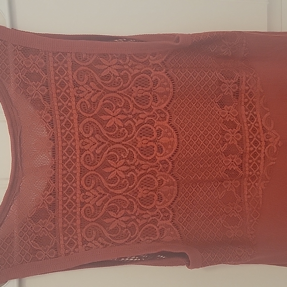 Lacy, red sleeveless top - Picture 7 of 8